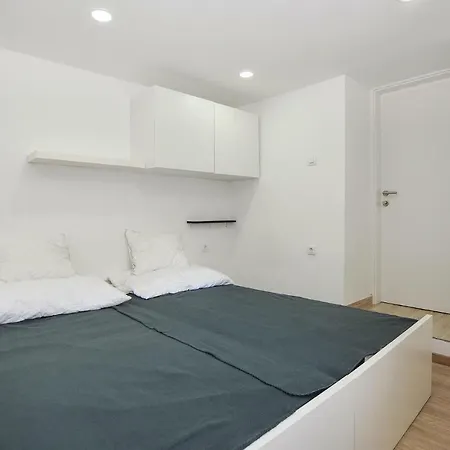 Two-bedroom In Apartamento *